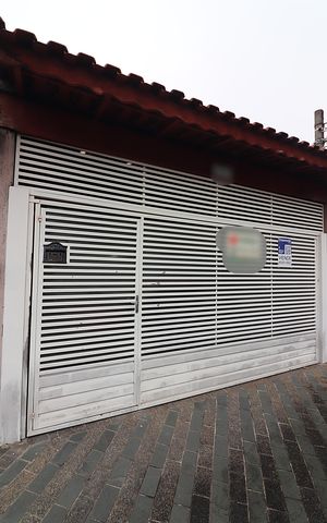 Casa à venda com 230m², 3 quartos e 2 vagasFachada