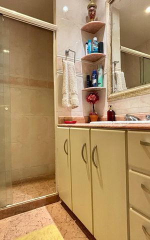 Apartamento à venda com 311m², 4 quartos e 2 vagas Apartamento à venda com 311m², 4 quartos e 2 vagasBanheiro da Suíte