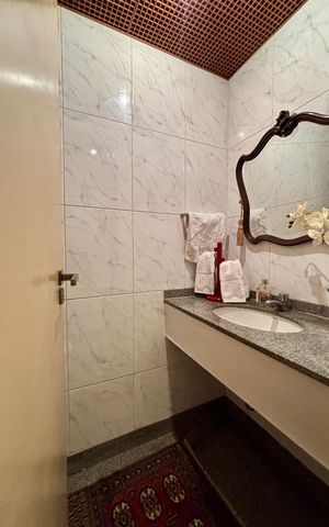Apartamento à venda com 311m², 4 quartos e 2 vagas Apartamento à venda com 311m², 4 quartos e 2 vagasLavabo