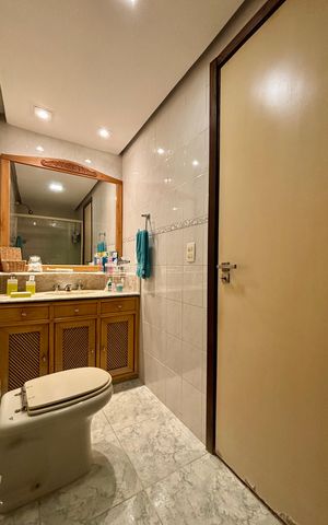 Apartamento à venda com 311m², 4 quartos e 2 vagas Apartamento à venda com 311m², 4 quartos e 2 vagasBanheiro social