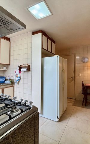 Apartamento à venda com 311m², 4 quartos e 2 vagas Apartamento à venda com 311m², 4 quartos e 2 vagasCozinha