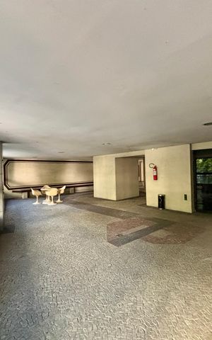 Apartamento à venda com 311m², 4 quartos e 2 vagas Apartamento à venda com 311m², 4 quartos e 2 vagasÁrea comum - salão