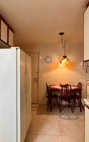 Apartamento à venda com 311m², 4 quartos e 2 vagas Apartamento à venda com 311m², 4 quartos e 2 vagasCozinha