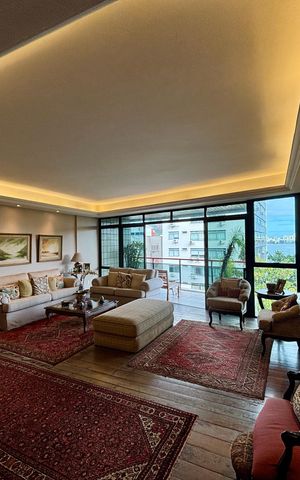 Apartamento à venda com 311m², 4 quartos e 2 vagas Apartamento à venda com 311m², 4 quartos e 2 vagasSala