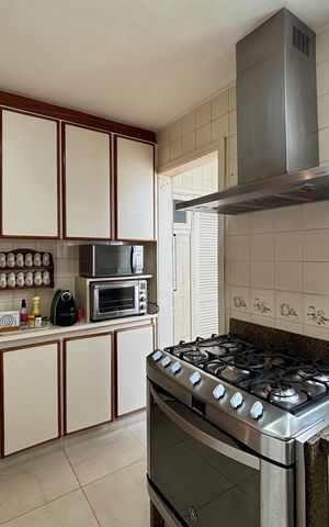Apartamento à venda com 311m², 4 quartos e 2 vagas Apartamento à venda com 311m², 4 quartos e 2 vagasCozinha