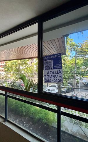 Apartamento à venda com 311m², 4 quartos e 2 vagas Apartamento à venda com 311m², 4 quartos e 2 vagasPlaca