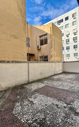 Apartamento à venda com 311m², 4 quartos e 2 vagas Apartamento à venda com 311m², 4 quartos e 2 vagasÁrea comum - playground
