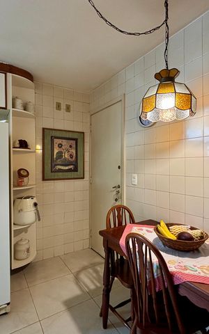 Apartamento à venda com 311m², 4 quartos e 2 vagas Apartamento à venda com 311m², 4 quartos e 2 vagasCopa