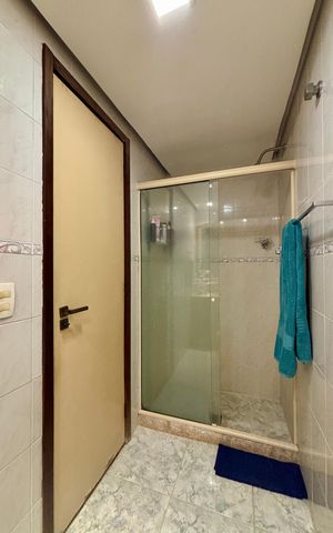 Apartamento à venda com 311m², 4 quartos e 2 vagas Apartamento à venda com 311m², 4 quartos e 2 vagasBanheiro social