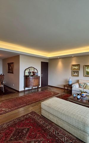 Apartamento à venda com 311m², 4 quartos e 2 vagas Apartamento à venda com 311m², 4 quartos e 2 vagasSala