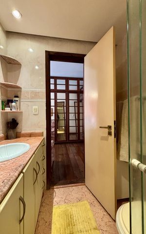Apartamento à venda com 311m², 4 quartos e 2 vagas Apartamento à venda com 311m², 4 quartos e 2 vagasBanheiro da Suíte