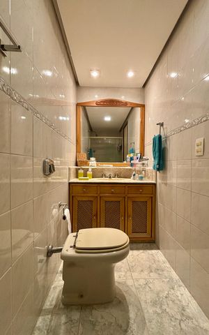 Apartamento à venda com 311m², 4 quartos e 2 vagas Apartamento à venda com 311m², 4 quartos e 2 vagasBanheiro social
