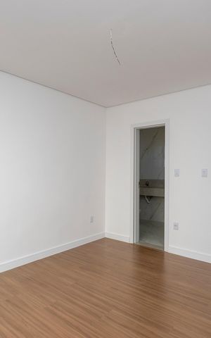 Casa à venda com 210m², 3 quartos e 2 vagas Casa à venda com 210m², 3 quartos e 2 vagasSuíte 3