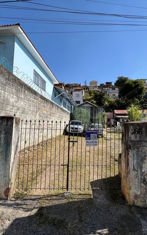 Casa à venda com 495m², 2 quartos e 5 vagas Casa à venda com 495m², 2 quartos e 5 vagasFachada