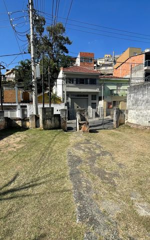 Casa à venda com 495m², 2 quartos e 5 vagas Casa à venda com 495m², 2 quartos e 5 vagasQuintal