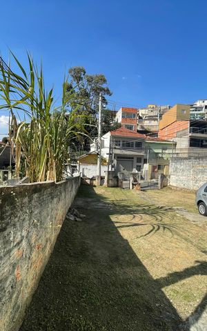 Casa à venda com 495m², 2 quartos e 5 vagas Casa à venda com 495m², 2 quartos e 5 vagasQuintal