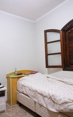 Casa à venda com 219m², 3 quartos e 4 vagas Casa à venda com 219m², 3 quartos e 4 vagasQuarto 2