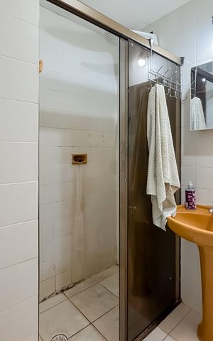 Apartamento à venda com 51m², 2 quartos e 1 vaga Apartamento à venda com 51m², 2 quartos e 1 vagaBanheiro Social