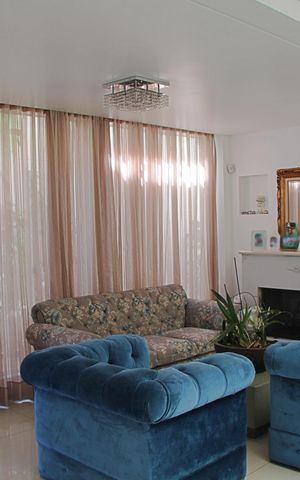 Casa para alugar com 240m², 3 quartos e 3 vagasSala