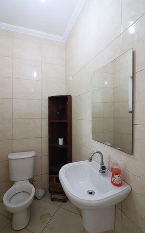 Casa para alugar com 370m², 3 quartos e 4 vagasBanheiro de serviço
