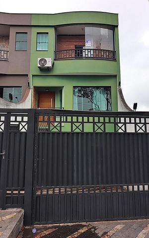 Casa para alugar com 370m², 3 quartos e 4 vagasFachada