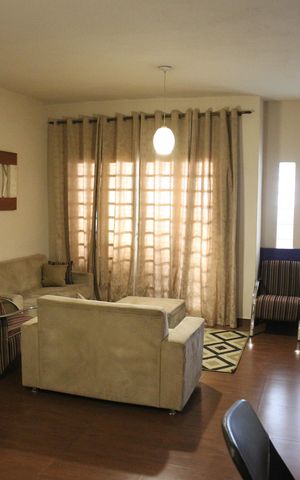 Casa à venda com 180m², 2 quartos e 2 vagasSala