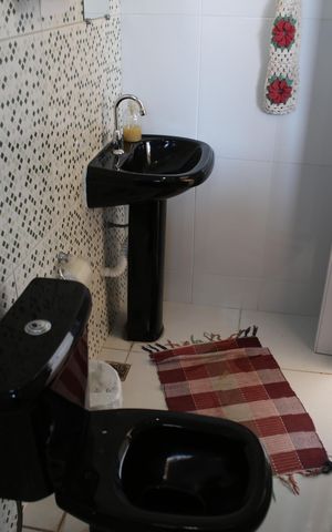 Casa à venda com 180m², 2 quartos e 2 vagasBanheiro de Serviço