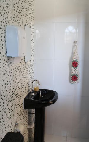 Casa à venda com 180m², 2 quartos e 2 vagasBanheiro de Serviço