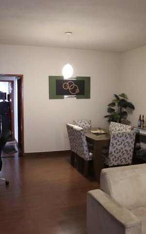 Casa à venda com 180m², 2 quartos e 2 vagasSala