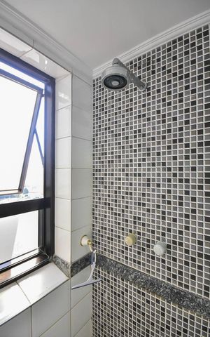 Apartamento para alugar com 228m², 4 quartos e 4 vagasChuveiro do banheiro da Suíte 3