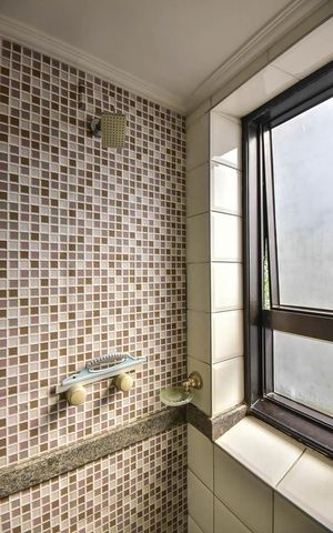 Apartamento para alugar com 228m², 4 quartos e 4 vagasChuveiro do Banheiro da Suíte 2