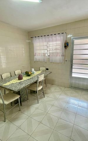Casa à venda com 125m², 2 quartos e 2 vagas Casa à venda com 125m², 2 quartos e 2 vagasCozinha