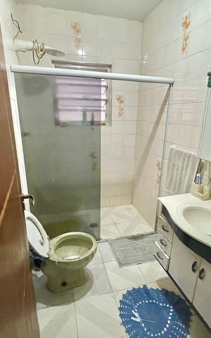 Casa à venda com 125m², 2 quartos e 2 vagas Casa à venda com 125m², 2 quartos e 2 vagasBanheiro 1