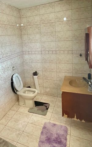 Casa à venda com 125m², 2 quartos e 2 vagas Casa à venda com 125m², 2 quartos e 2 vagasBanheiro 2
