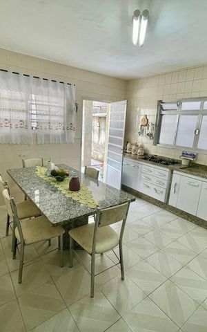 Casa à venda com 125m², 2 quartos e 2 vagas Casa à venda com 125m², 2 quartos e 2 vagasCozinha