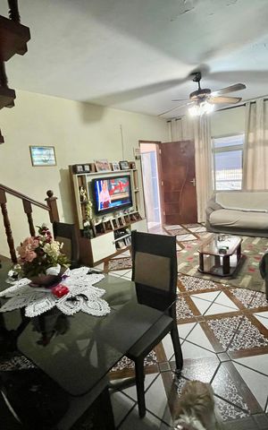 Casa à venda com 125m², 2 quartos e 2 vagas Casa à venda com 125m², 2 quartos e 2 vagasSala