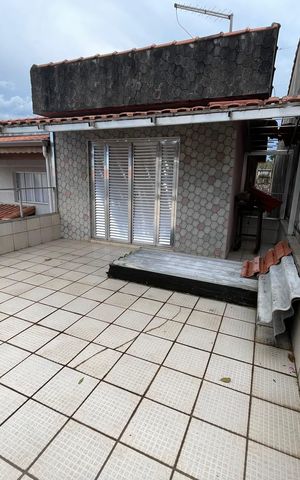 Casa à venda com 125m², 2 quartos e 2 vagas Casa à venda com 125m², 2 quartos e 2 vagasVaranda