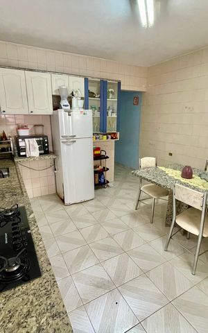 Casa à venda com 125m², 2 quartos e 2 vagas Casa à venda com 125m², 2 quartos e 2 vagasCozinha