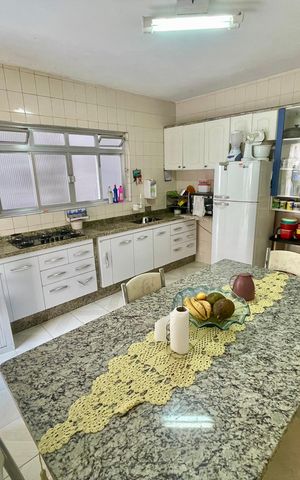 Casa à venda com 125m², 2 quartos e 2 vagas Casa à venda com 125m², 2 quartos e 2 vagasCozinha