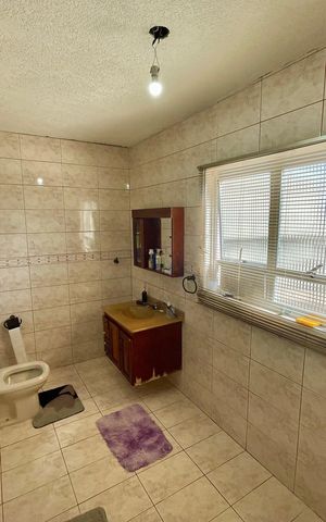 Casa à venda com 125m², 2 quartos e 2 vagas Casa à venda com 125m², 2 quartos e 2 vagasBanheiro 2
