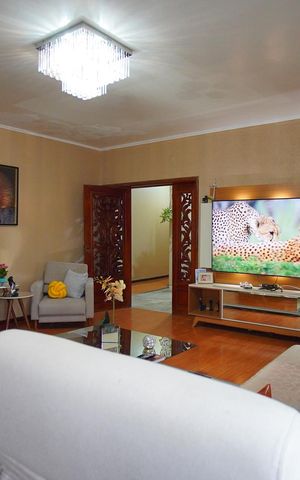Casa à venda com 390m², 5 quartos e 4 vagasSala
