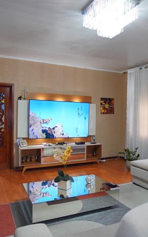Casa à venda com 390m², 5 quartos e 4 vagasSala