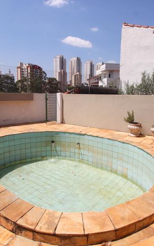 Casa à venda com 390m², 4 quartos e 4 vagasPiscina