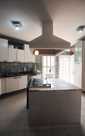 Casa à venda com 390m², 4 quartos e 4 vagasCozinha