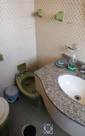 Casa à venda com 390m², 4 quartos e 4 vagasBanheiro da Suíte 1