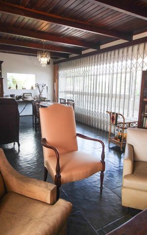 Casa à venda com 390m², 4 quartos e 4 vagasSala