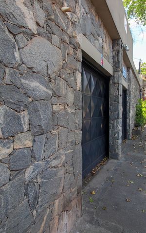 Casa à venda com 390m², 4 quartos e 4 vagasFachada