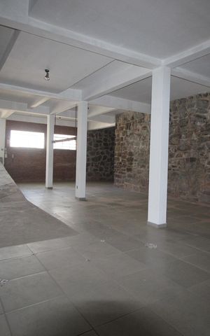 Casa à venda com 390m², 4 quartos e 4 vagasÁrea comum - Salão de festas