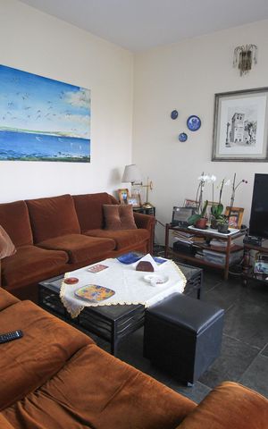 Casa à venda com 390m², 4 quartos e 4 vagasSala de TV
