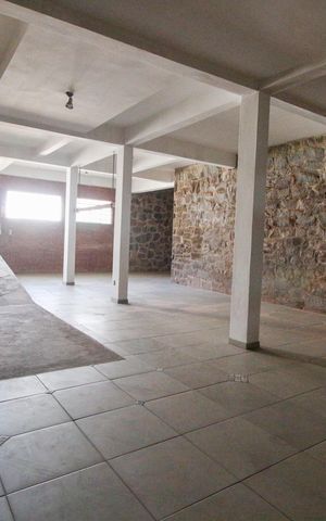 Casa à venda com 390m², 4 quartos e 4 vagasÁrea comum - Salão de festas